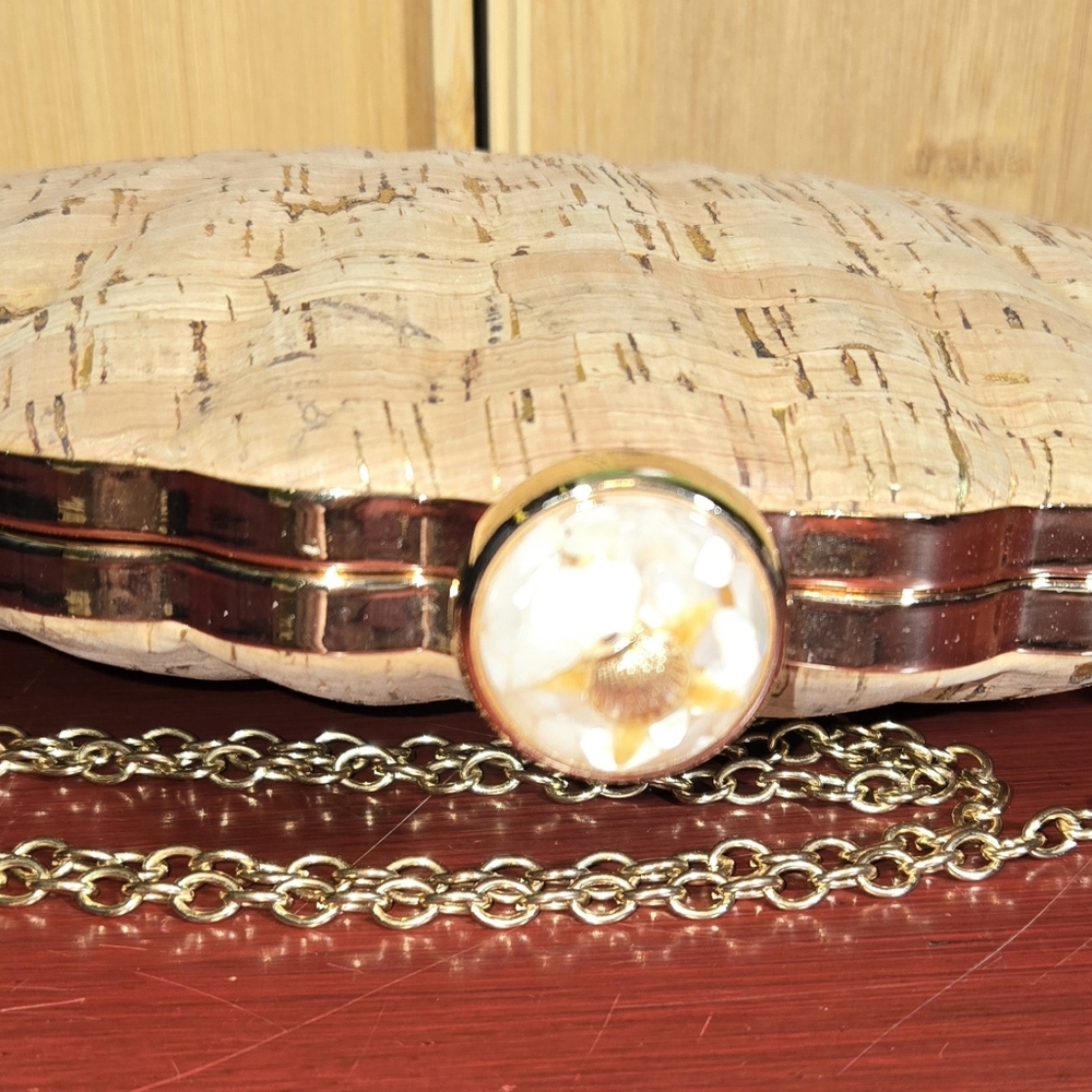 Seashell Shape Cork Gold Infused Design Clamshell Clutch Purse Chain Str… - Picture 2 of 4